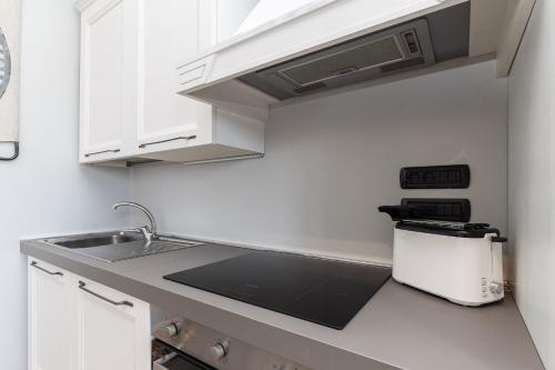 Spacious 3-Bedroom Apartment - 10 Min to City Center & 5 Min to Gaslini Hospital by car, Janov (fotografie 6)