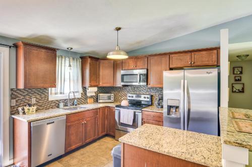 Narragansett Vacation Rental about 2 Mi to the Beach! in Narragansett, USA
