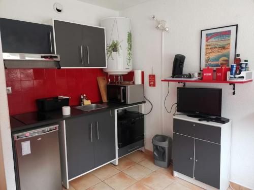 Saint-Mandrier ou la presqu'île de beauté (Saint-Mandrier ou la presqu'ile de beaute) in Saint Mandrier Sur Mer