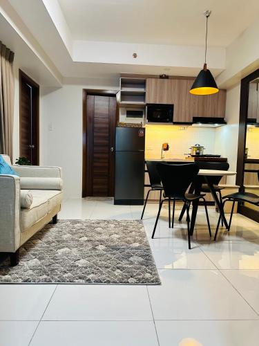 KR's Cozy 2-Bedroom Unit at Horizons 101 - Tap to explore photos