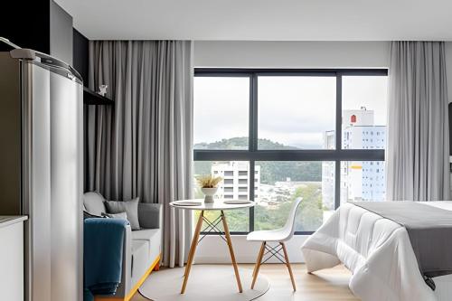 LOFT UP 509 | Mobiliado | WIFI | Piscina | Vaga in วิลาโนวา
