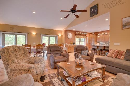 . Family-Friendly Retreat w/ Deck in Cassville!