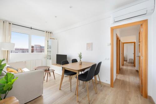 Amazing 3bdr Apt In Cornella 1 Mins From Metro 1