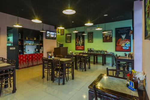 Essen und Erfrischungen, Monoloog Hotel Solo near Loji Gandrung