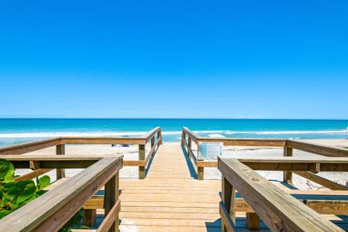 Pelican Beach Retreat! Family Home on Space Coast in Satellite Beach (FL)