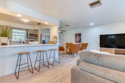Pelican Beach Retreat! Family Home on Space Coast in Satellite Beach (FL)