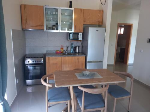 Kitchen, Nifa House in Espargos