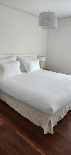 Cedofeita Sunny apartment with balcony & parking