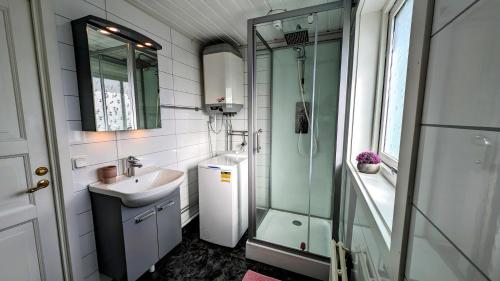 Vannas istaba, Glad hund in Dalskog