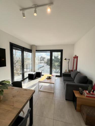 Estreno - 1 habitacion y balcón doble con cochera opcional