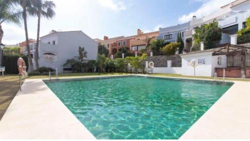 สระว่ายน้ำ, Townhouse with Garden in เอล ปาไรโซ