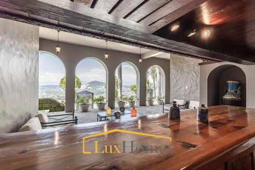 Lujosa casa, espectacular vista y alberca para 20 personas in Cuernavaca, Mexico