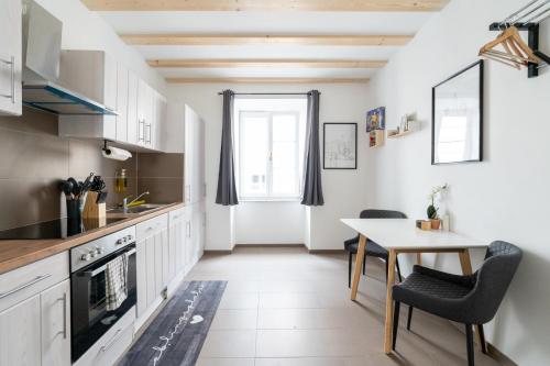 Konyha, Tranquil Wachau Escape - 45m2 with Outdoor Terrace in Mautern