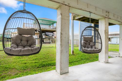 Deep Blue Yonder - Ping-pong! Bikes! Games! Cute and cozy 3-bed, 2-bath home in the heart of Crystal Beach! in Crystal Beach, USA