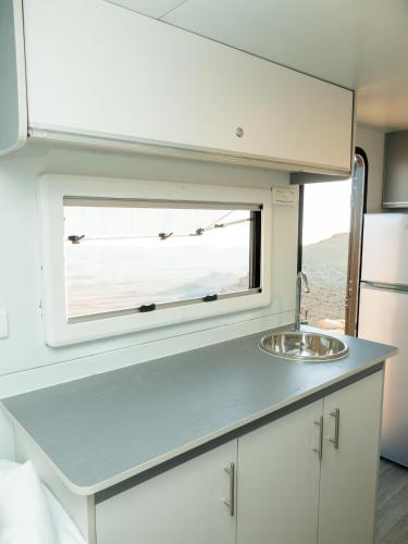 廚房, קראוון מדברי במכתש רמון in 米茨佩拉蒙