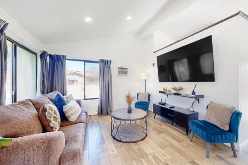 Adobe Sunburst- 3960 in Palm Springs, USA