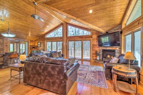 22-Acre Home on Bourbon Trail with Sunroom! in Coxs Creek, USA
