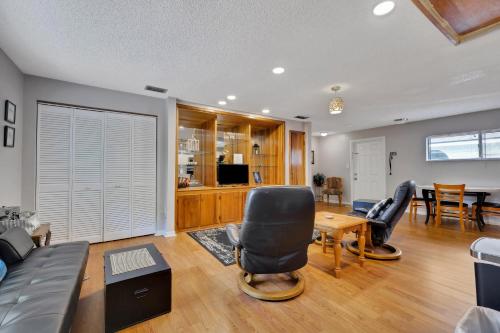 Space Coast Beachhouse Oceanside Suite C in Indialantic, USA