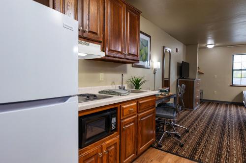 Extended Stay Airport - image 8