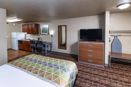 Extended Stay Airport - image 14
