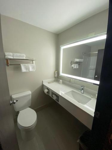 Super 8 by Wyndham Oshkosh Airport in Oshkosh, USA