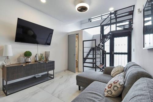 Spacious & Beautiful 1-Bdrm W-Pool Condo Diana - Tap to explore photos