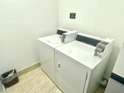 Super 8 by Wyndham Oshkosh Airport in Oshkosh, USA
