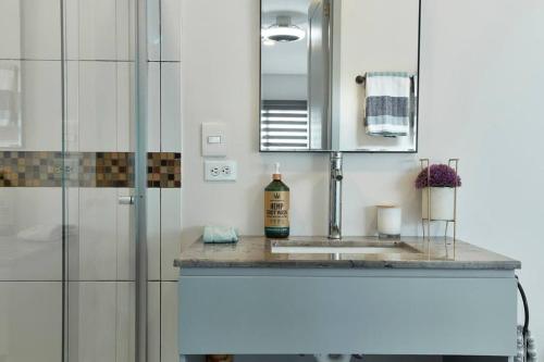 Spacious & Beautiful 1-Bdrm W-Pool Condo Diana - Tap to explore photos
