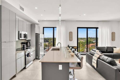 Upscale 3 Bed 3 Bath Condo Prime Location by FLL Airport in Fort Lauderdale, USA