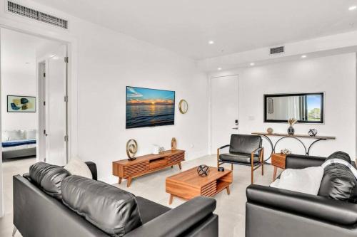 Upscale 3 Bed 3 Bath Condo Prime Location by FLL Airport in Fort Lauderdale, USA