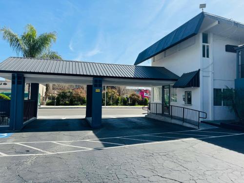 Travelodge by Wyndham Fresno Convention Center Area - main image