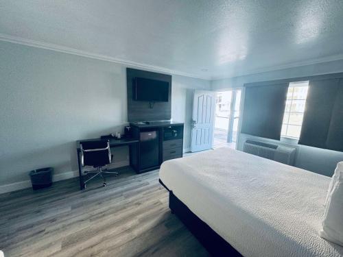 Queen Room - Non-Smoking