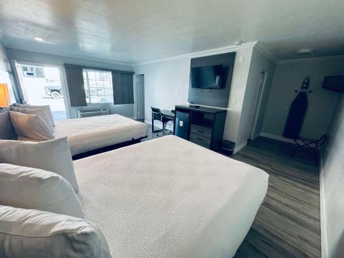 Queen Suite with Two Queen Beds - Non-Smoking
