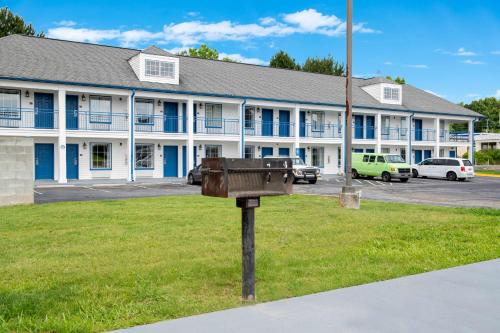 Motel 6 Macon, GA I 475