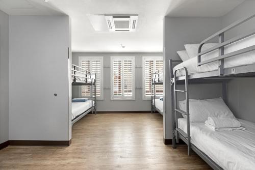 HI Los Angeles - Santa Monica Hostel - image 8
