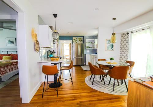 Luxurious Bohemian Bungalow in Lincolnville - Mins from Downtown! in Other