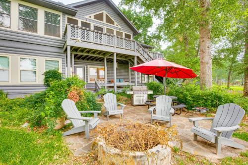 Waterfront Yantis Retreat with Deck and Zipline! in Yantis, USA