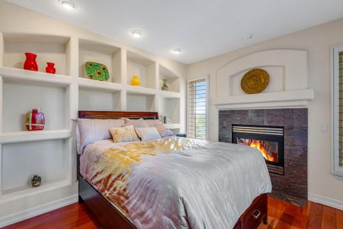 Cozy Winter Escape Scenic View, Luxury, Pool Tabl in Aurora, USA