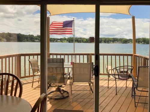 Skats, The Wellington Lake Cottage in Vistula (IN)