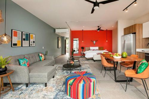 Oasis Studio - Puerto Vallarta Downtown Malecon, with City, Ocean & Mountain Views, Puerto Vallarta (foto 2)