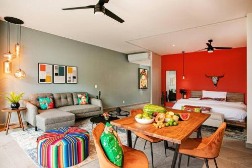 Oasis Studio - Puerto Vallarta Downtown Malecon, with City, Ocean & Mountain Views, Puerto Vallarta (foto 6)