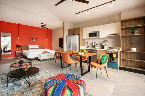 Oasis Studio - Puerto Vallarta Downtown Malecon, with City, Ocean & Mountain Views, Puerto Vallarta (foto 7)