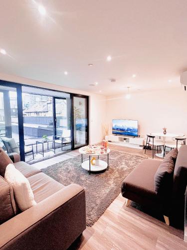 London LUXXE Apartments with Parking, Prime Location, Londýn