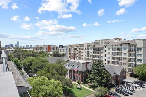 Dual Apts in Downtown Austin Perfect for Groups in Austin, USA