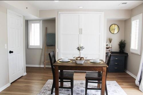 Cozy French Style Villa- 3 Bed-Casino-Pools-Jacuzzi in Norwich, USA