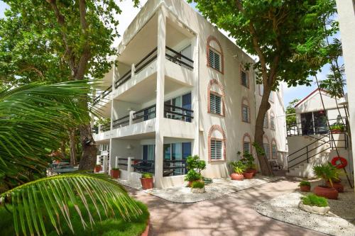 Charming 2 bedroom apt on gorgeous quiet beach - Sea Star 3 apts by Bluescape