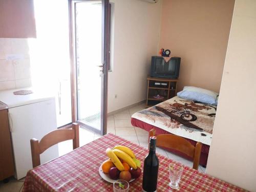 One-Bedroom Apartment with Balcony image 2