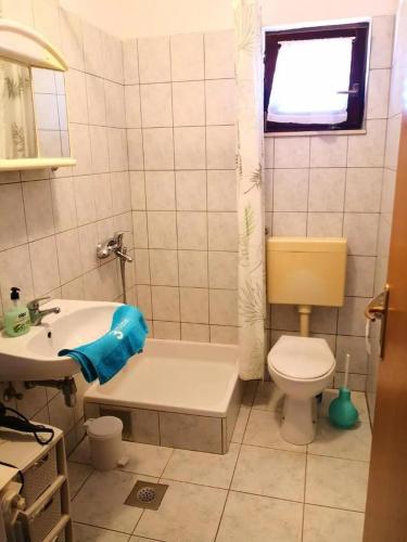 Three-Bedroom Apartment with Balcony image 4
