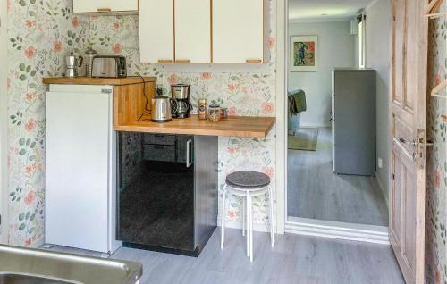 virtuve, Cozy Home In Sollebrunn With Sauna in Sollebrunn