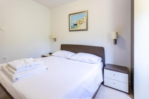 Two-Bedroom Apartment with Terrace and Sea View image 10